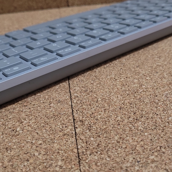 Microsoft Surface Wireless Keyboard Model 1742- Tested. - Picture 5 of 7